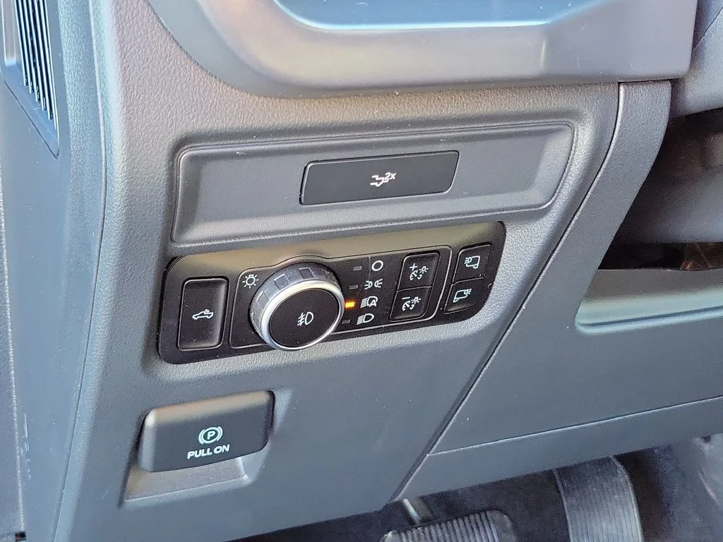 New 2026 Agate Black Metallic Ford XLT image 10