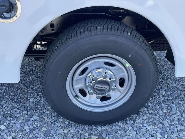 New 2026 Oxford White Ford XL image 13