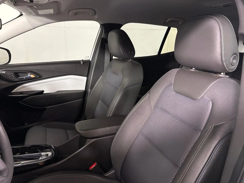 Used 2025 White Chevrolet LT image 21