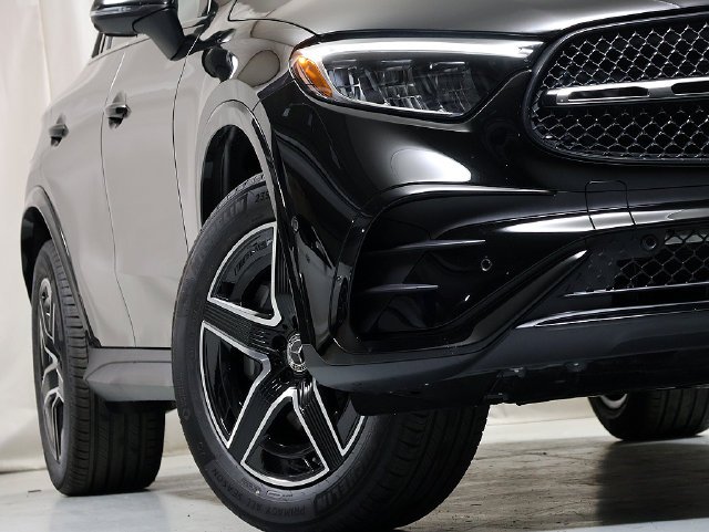 New 2027 Black Mercedes-Benz GLC 300 image 4
