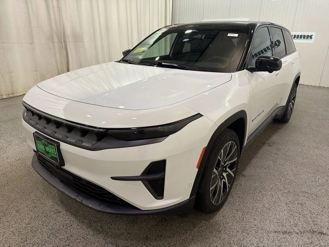 Used 2025 Bright White Clearcoat Jeep Limited image 4