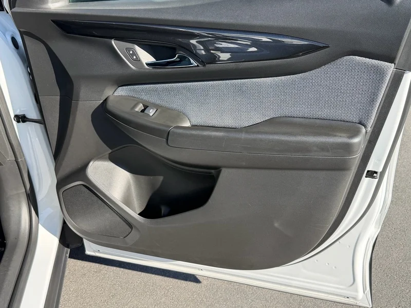 Used 2024 Summit White Chevrolet LT image 16