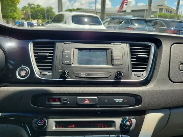 Used 2015 Silver Kia EX image 22