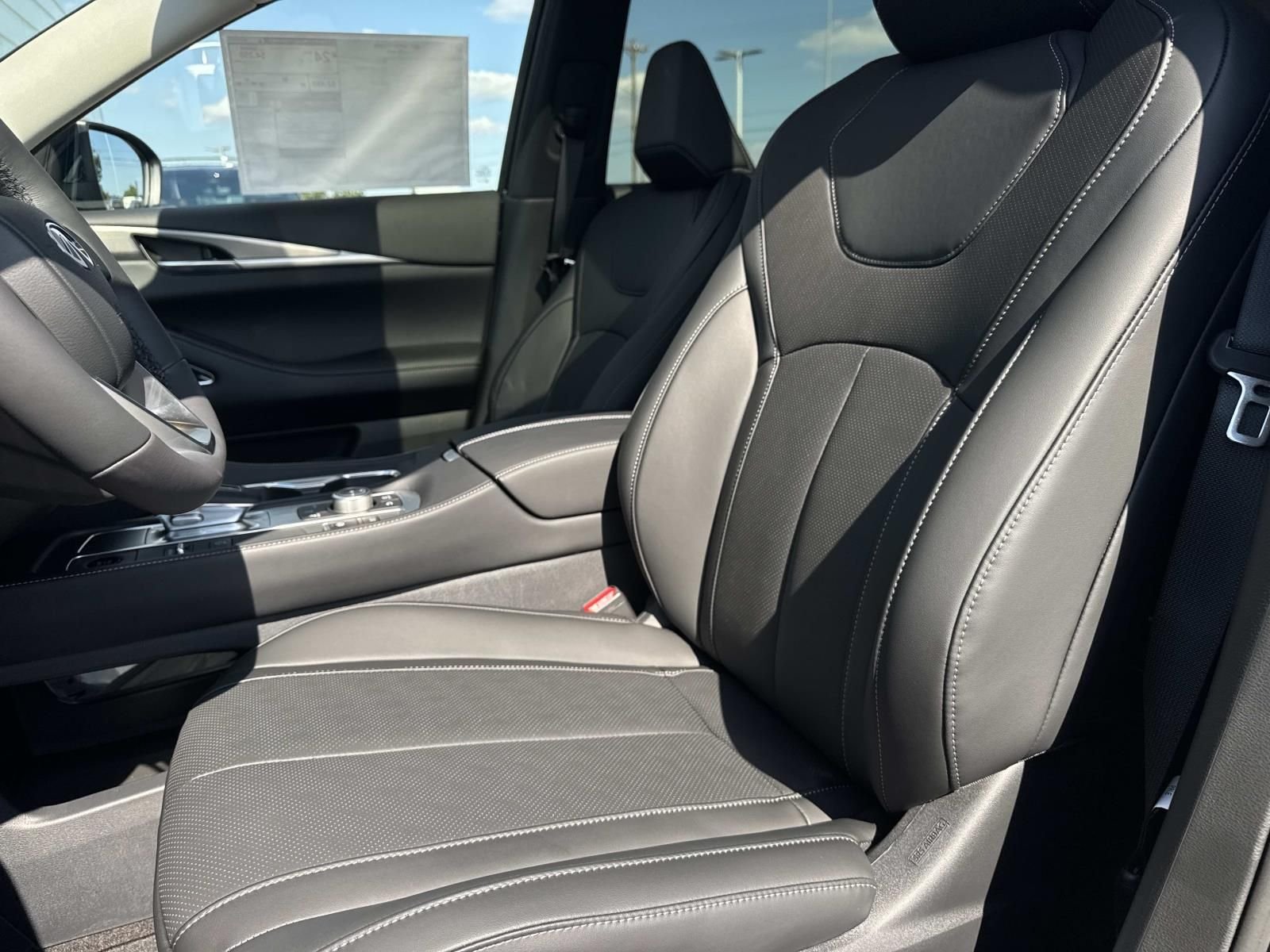 New 2027 MINERAL BLACK INFINITI Luxe AWD image 11