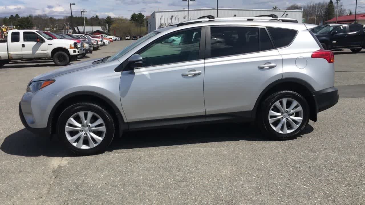 Used 2013  Toyota Limited image 5