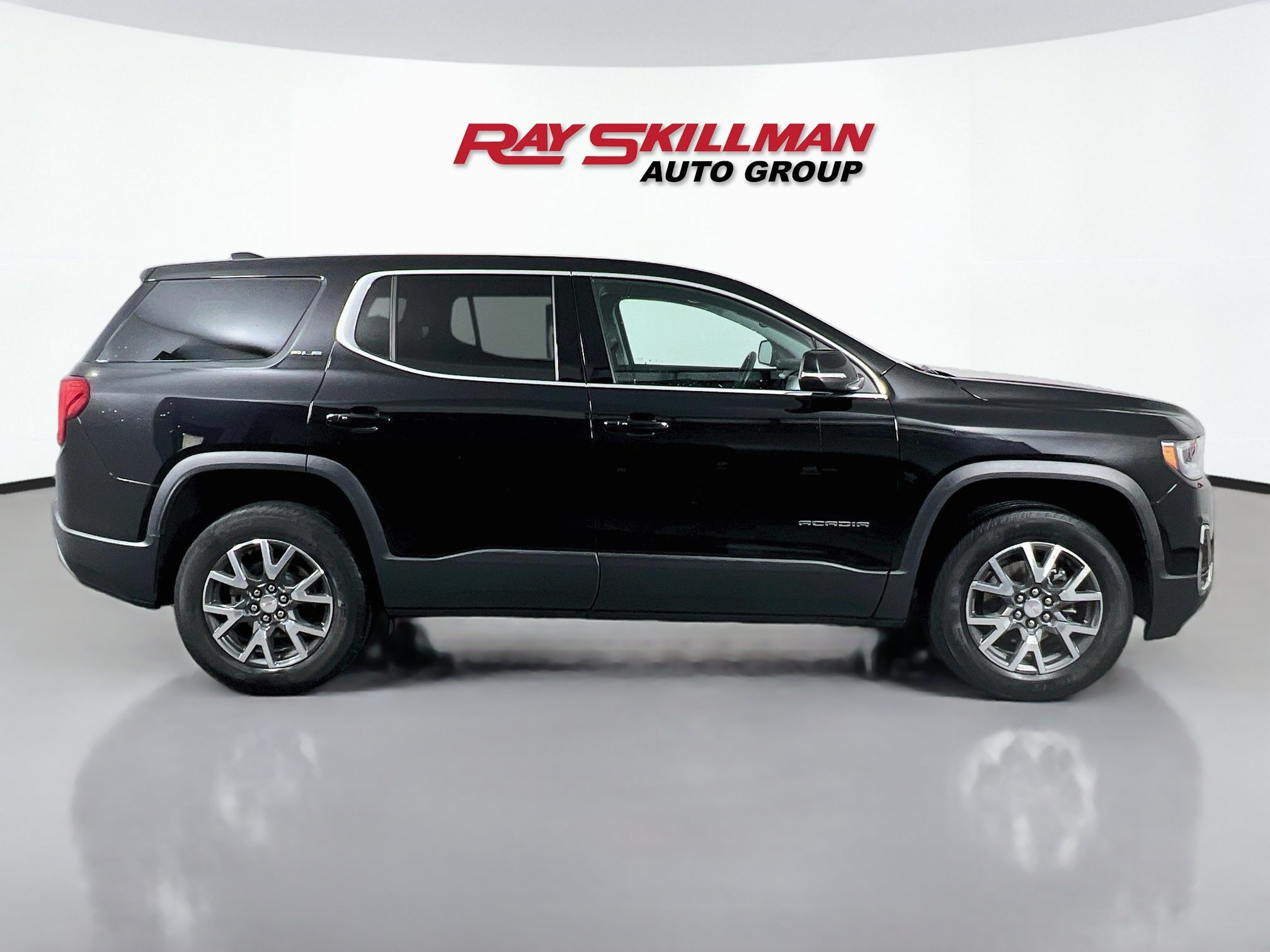 Used 2023 Ebony Twilight Metallic GMC SLE image 8