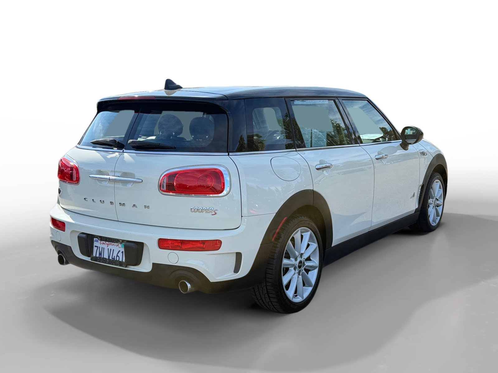 Used 2017 Pepper White MINI Clubman image 5