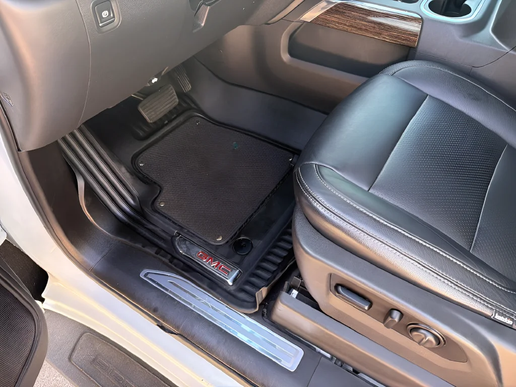 Used 2021 SUMMIT WHITE GMC Elevation image 17