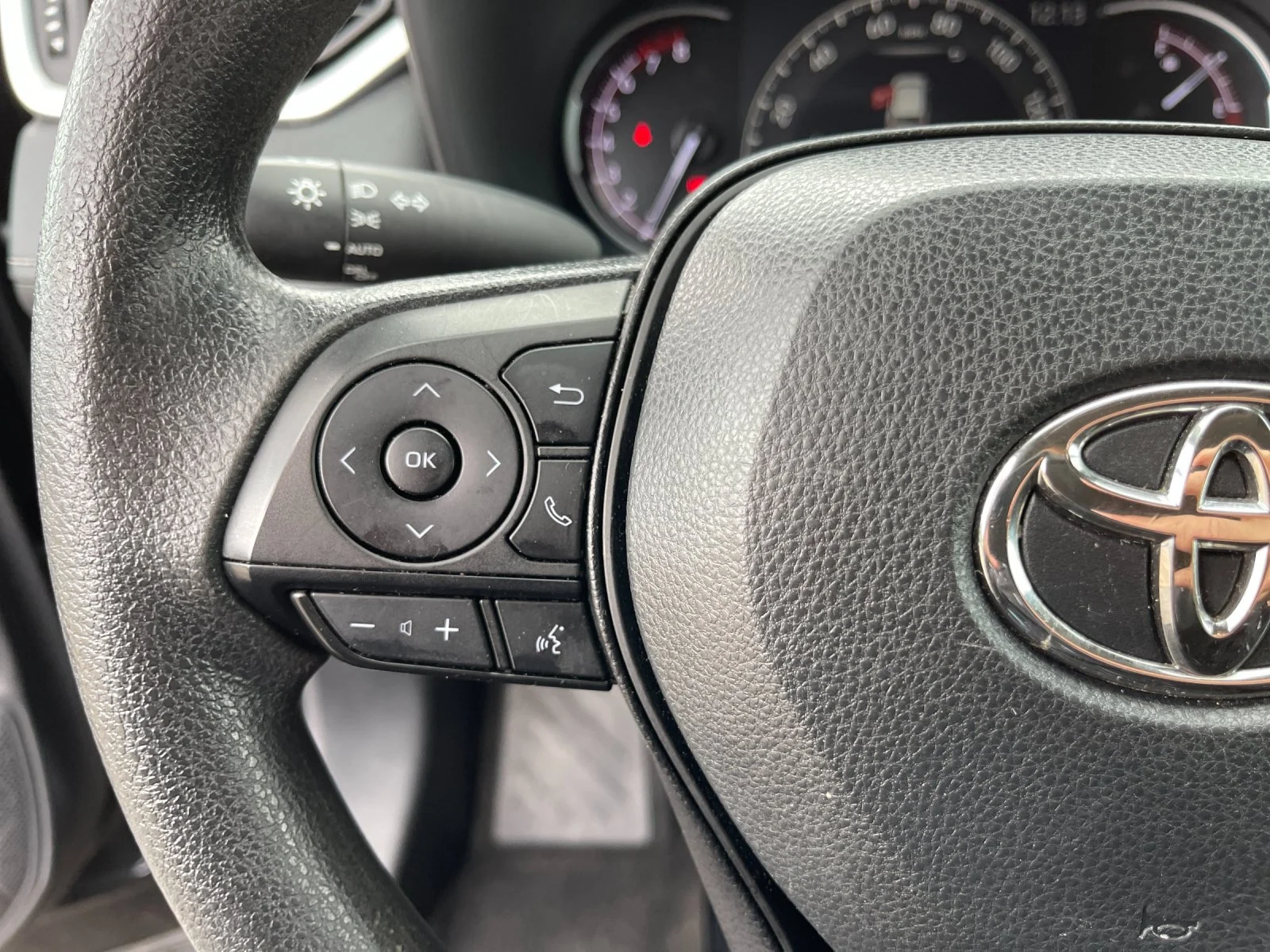 Used 2024 Black Toyota XLE image 27