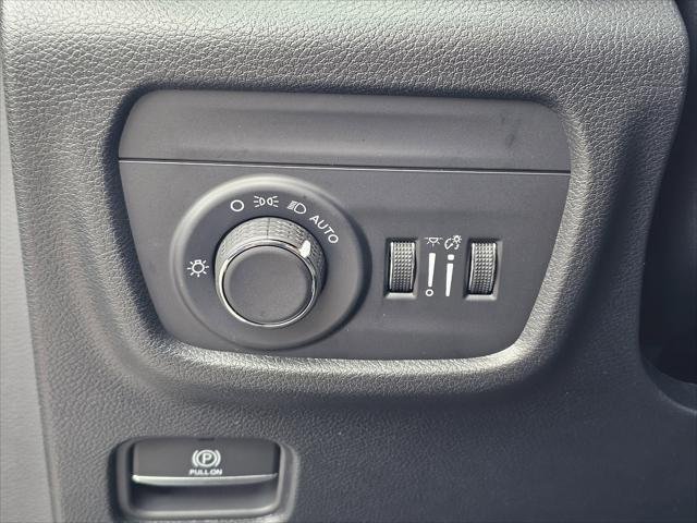 New 2025 Silver Zynith Exterior Paint Jeep Altitude X image 18