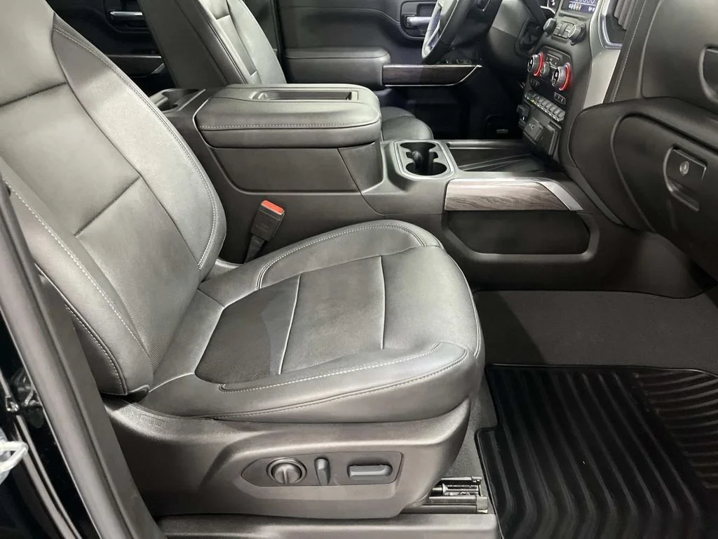 Used 2022 Black Chevrolet LTZ image 31
