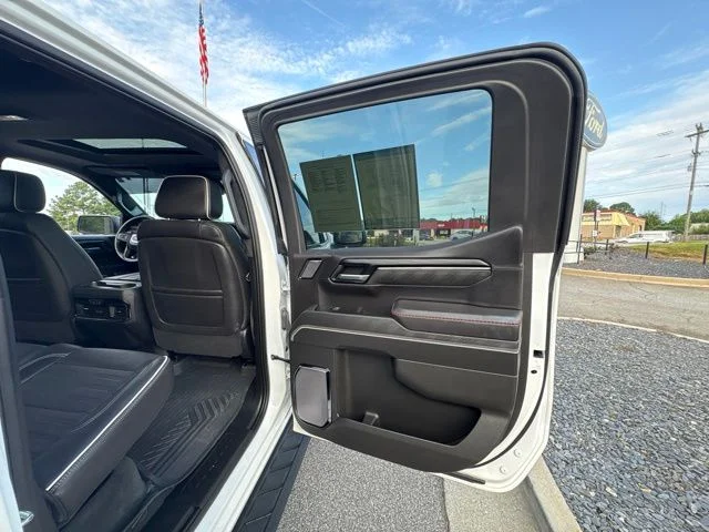 Used 2023 White GMC AT4X image 22