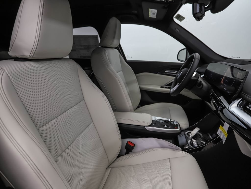 Used 2026 Silver Metallic BMW xDrive28i image 31