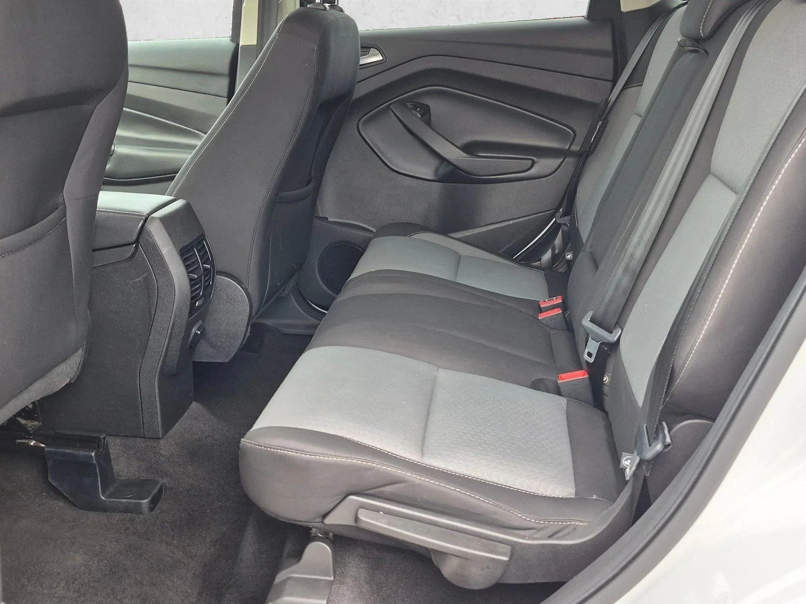 Used 2018 Oxford White Ford SE image 15