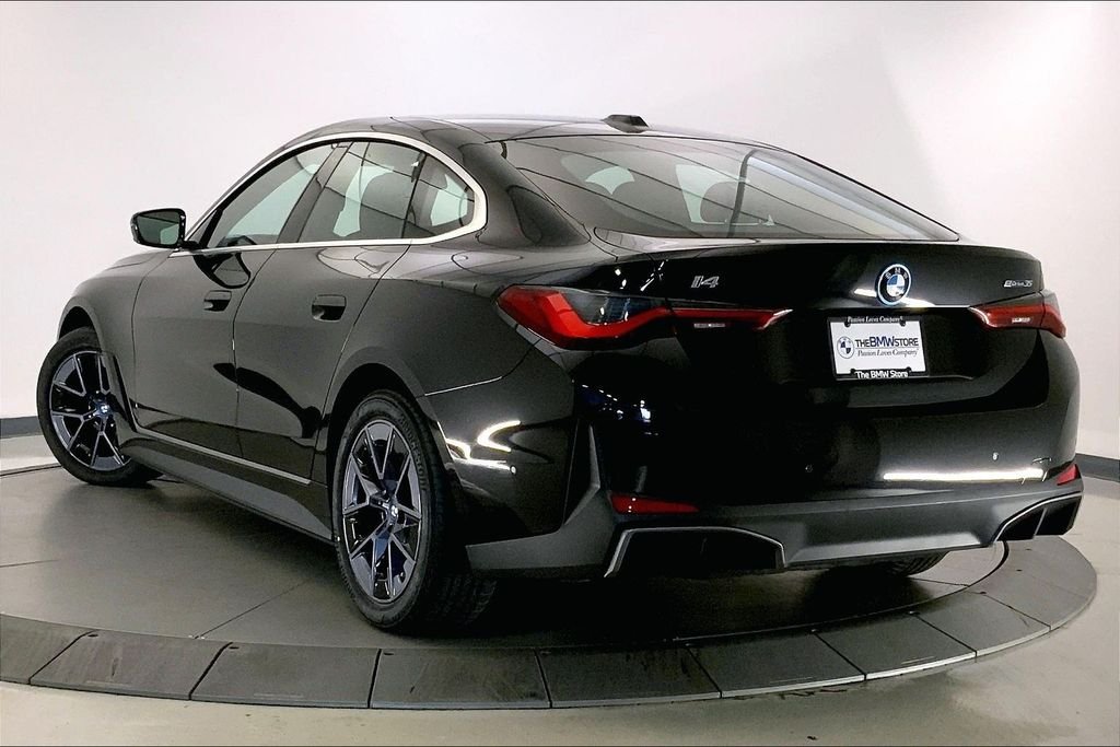 Used 2023 Black Sapphire Metallic BMW  image 9