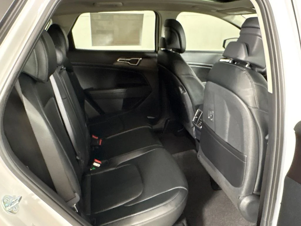 New 2026 Glacial White Pearl Kia EX image 18
