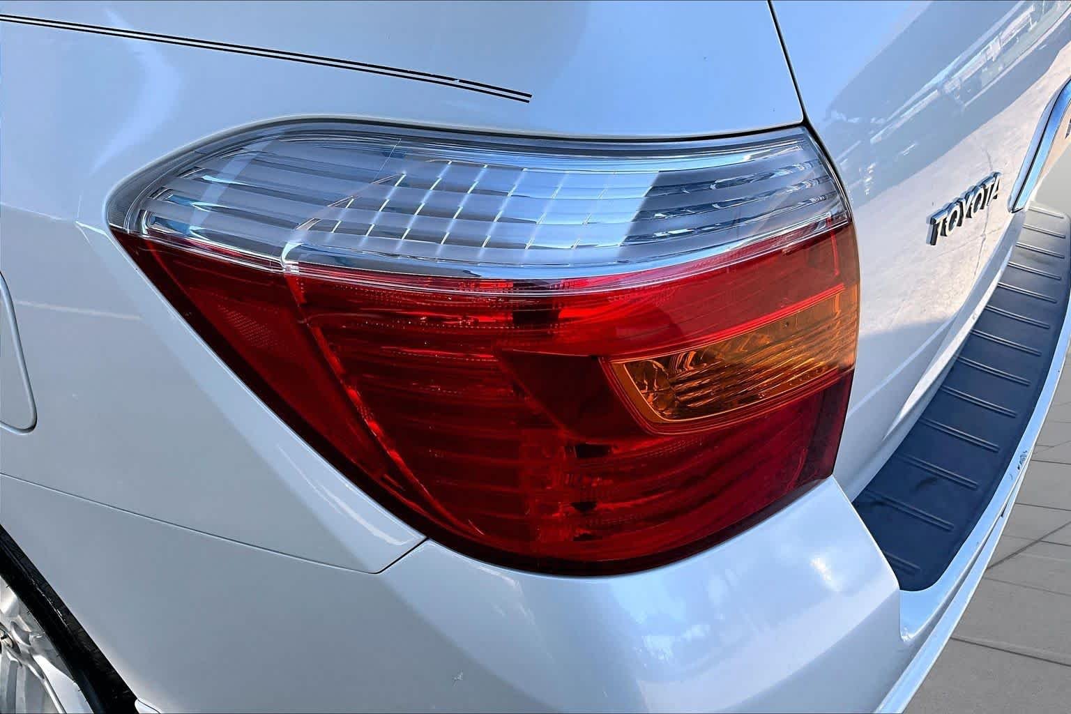 Used 2009 Blizzard Pearl Toyota Limited image 28