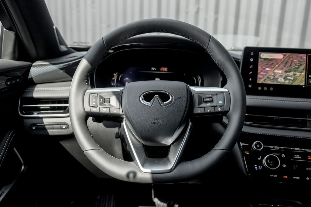 New 2027 2T RAD WHT INFINITI Sport AWD image 19