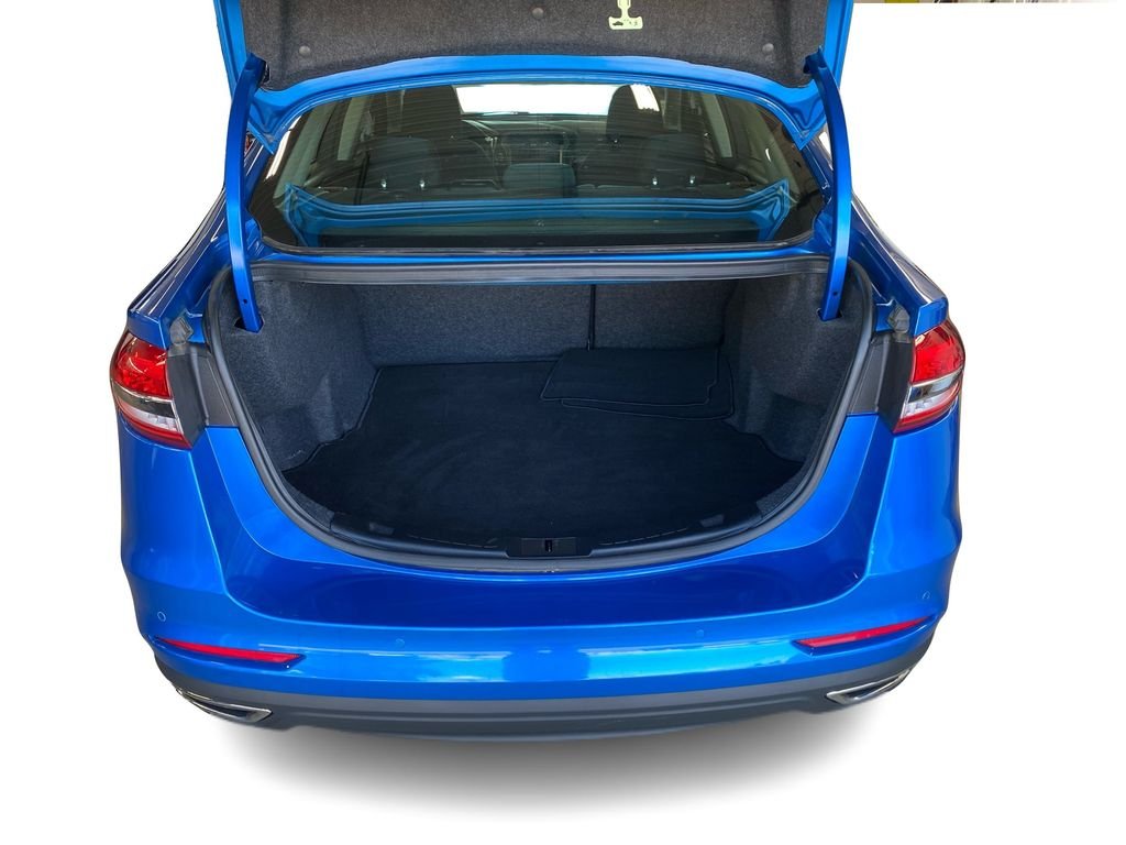Used 2020 Blue Ford SE image 6
