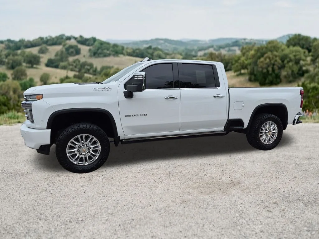 Used 2022 White Chevrolet High Country image 4