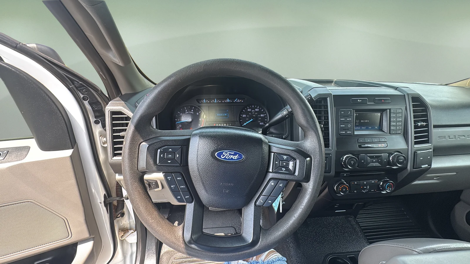 Used 2018 White Ford XL image 16