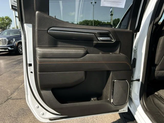 Used 2022 White GMC AT4 image 18