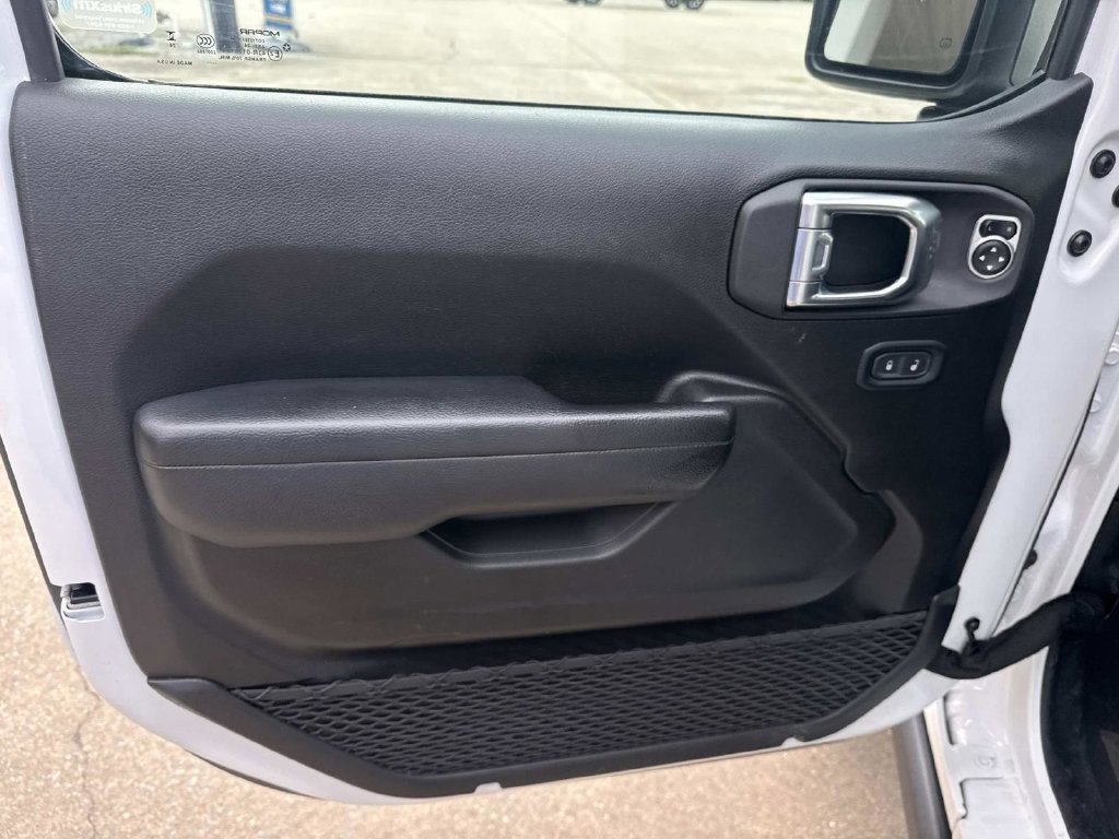 Used 2025 White Jeep Rubicon image 29