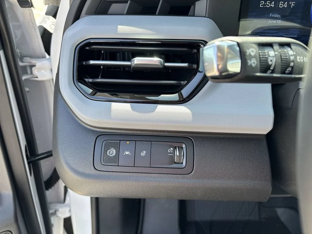 New 2027 Summit White Chevrolet LT image 18