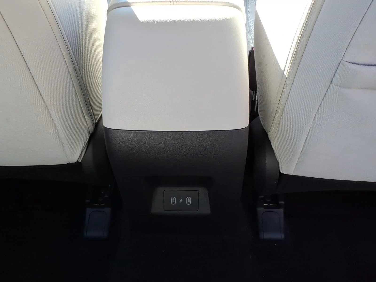 Certified Used 2025 Rockwood Green Hyundai SE image 27