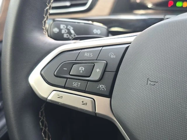 Used 2024  Volkswagen 2.0T SE w/Technology image 40