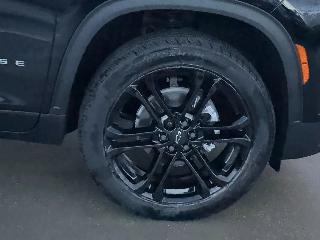 New 2027 Mosaic Black Metallic Chevrolet LT image 9