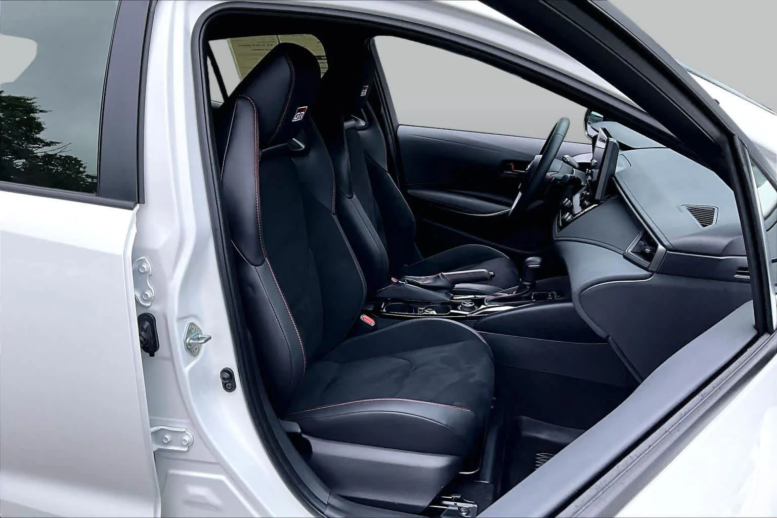 Used 2025 Ice Cap Toyota Premium Plus image 8