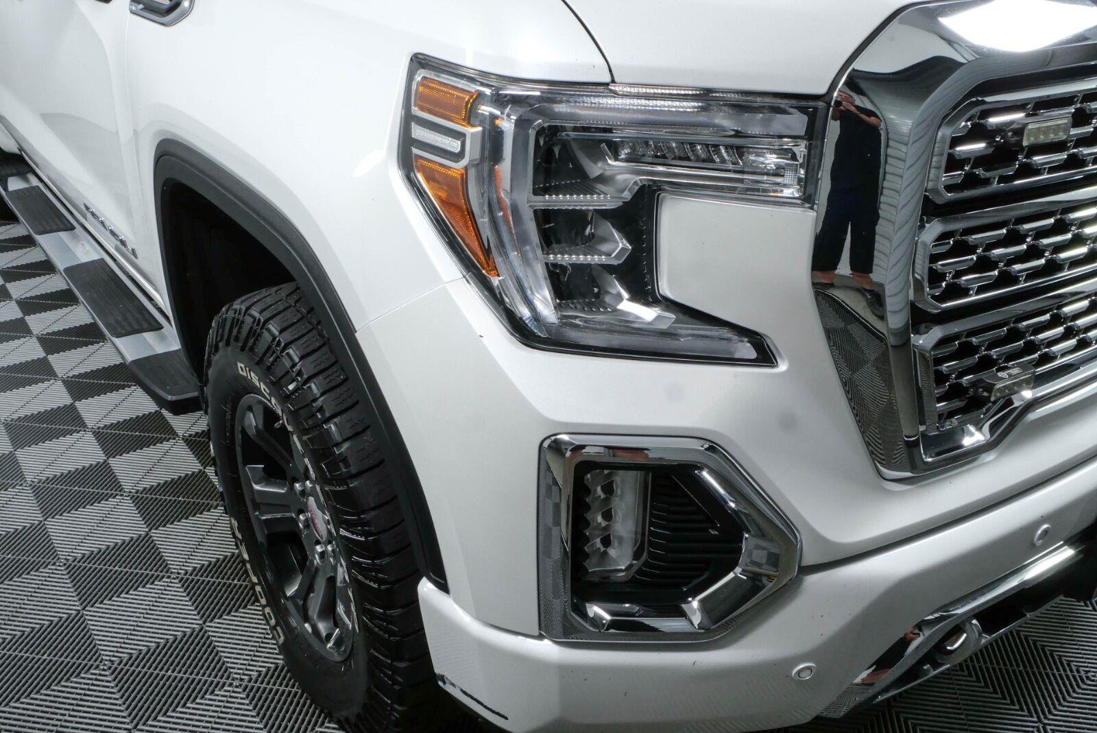 Used 2021 White GMC Denali image 35