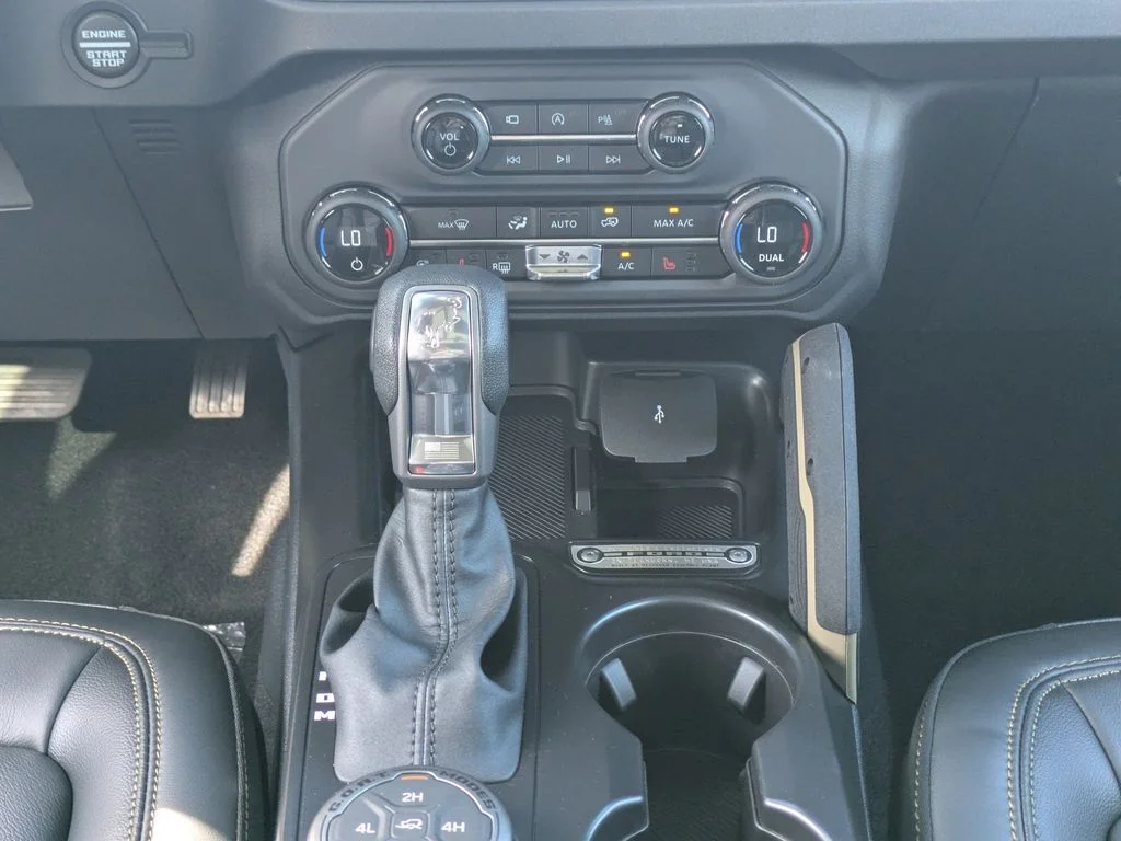 New 2026 Avalanche Gray Ford Badlands image 18
