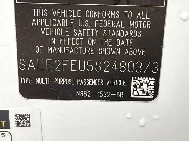Used 2025 White Land Rover 130 P400 X-Dynamic SE image 34