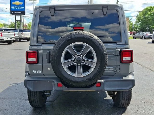 Used 2018 Gray Jeep Sahara 4x4 image 6