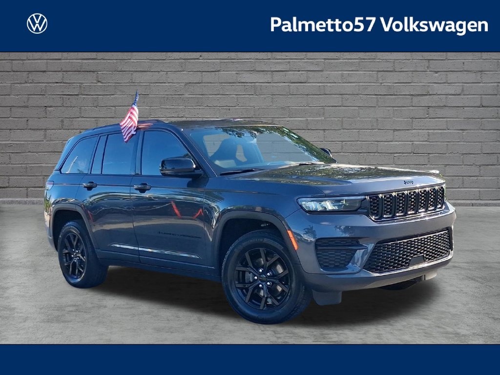 Used 2024 Gray Jeep Altitude X image 1