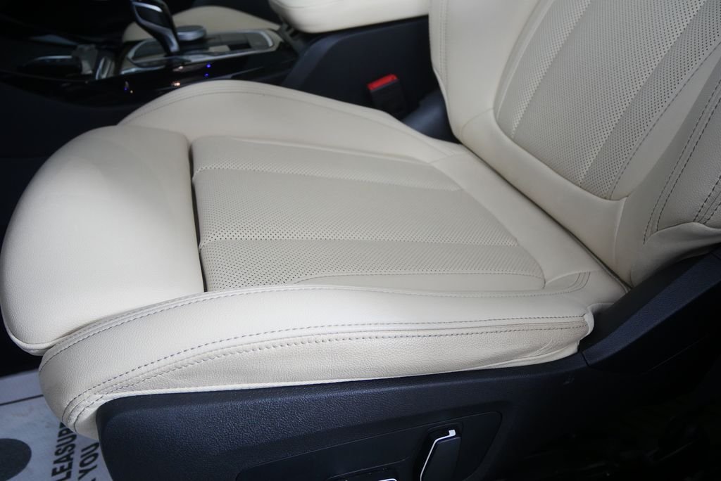 Certified Used 2024 Skyscraper Grey Metallic BMW sDrive30i image 9