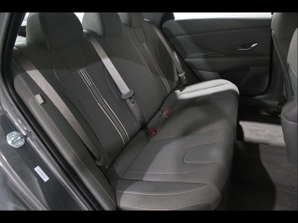 2025 Hyundai Elantra SEL - Photo 16