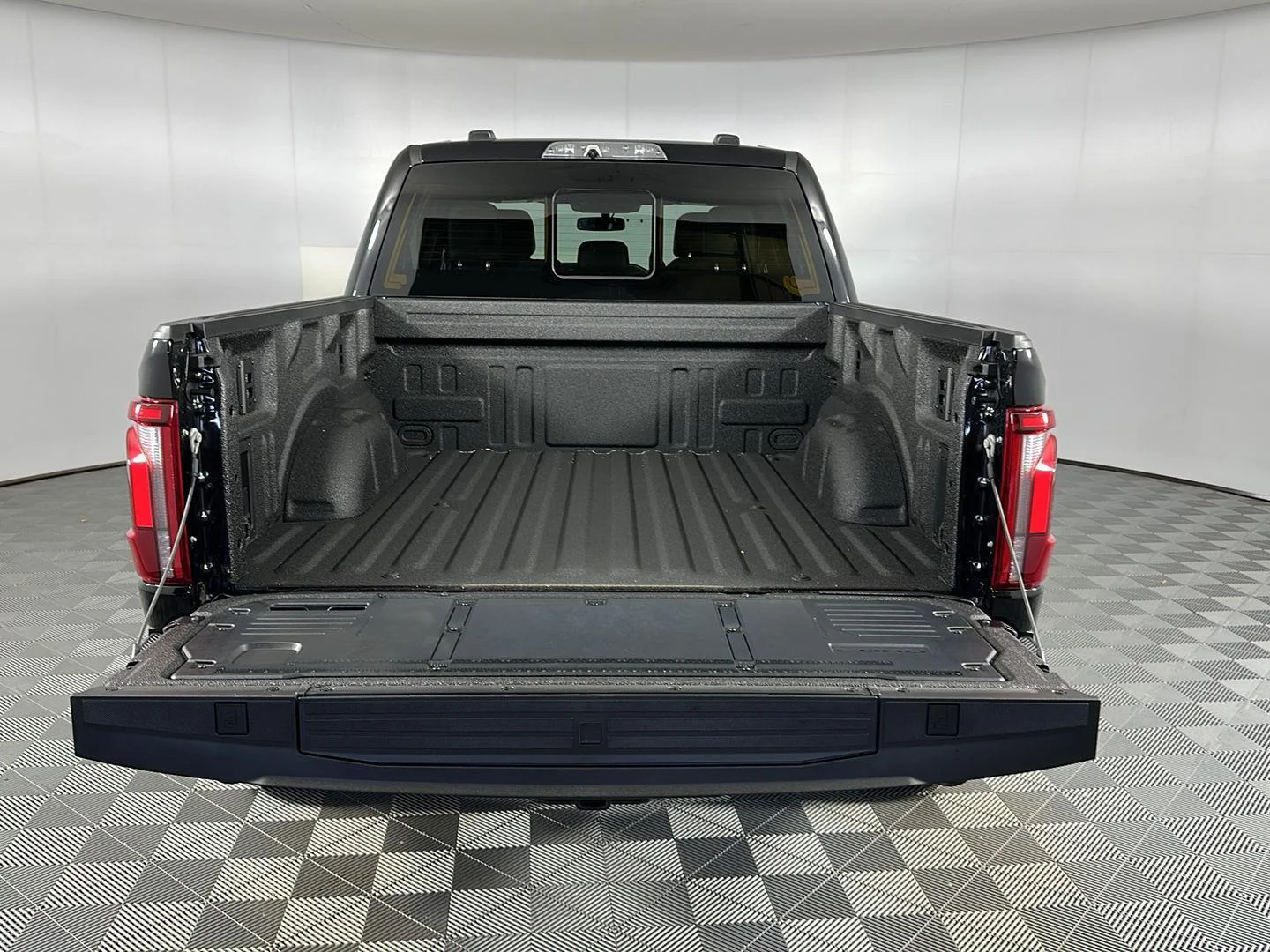 Used 2025 Agate Black Metallic Ford Raptor image 9