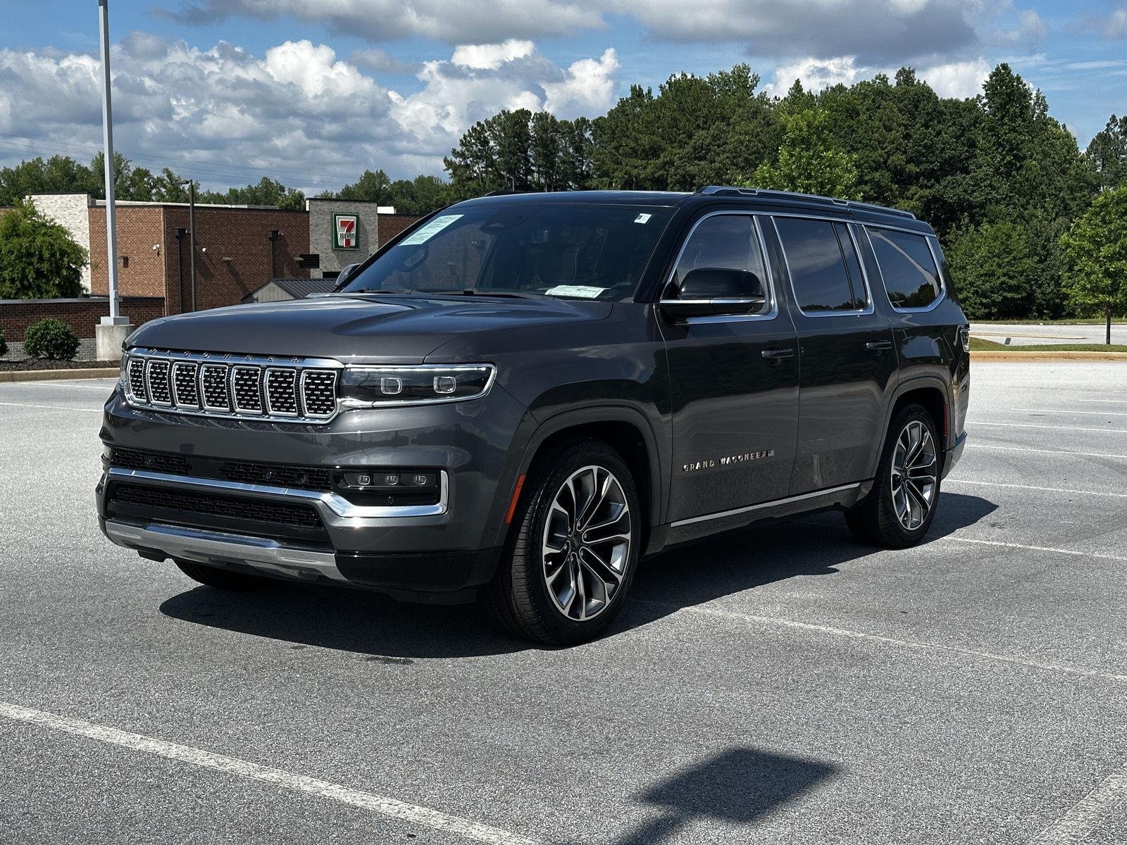 Certified Used 2024 Baltic Gray Metallic Clearcoat Jeep Series III image 5