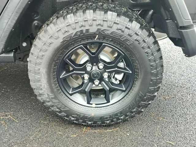 New 2026 Granite Crystal Metallic Clear-Coat Exterior Paint Jeep Willys image 30