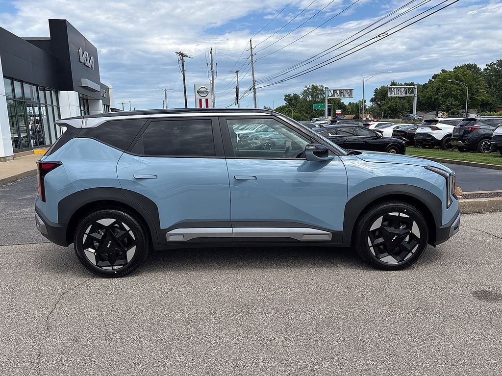 New 2027 Frost Blue / Black Roof Kia S image 2