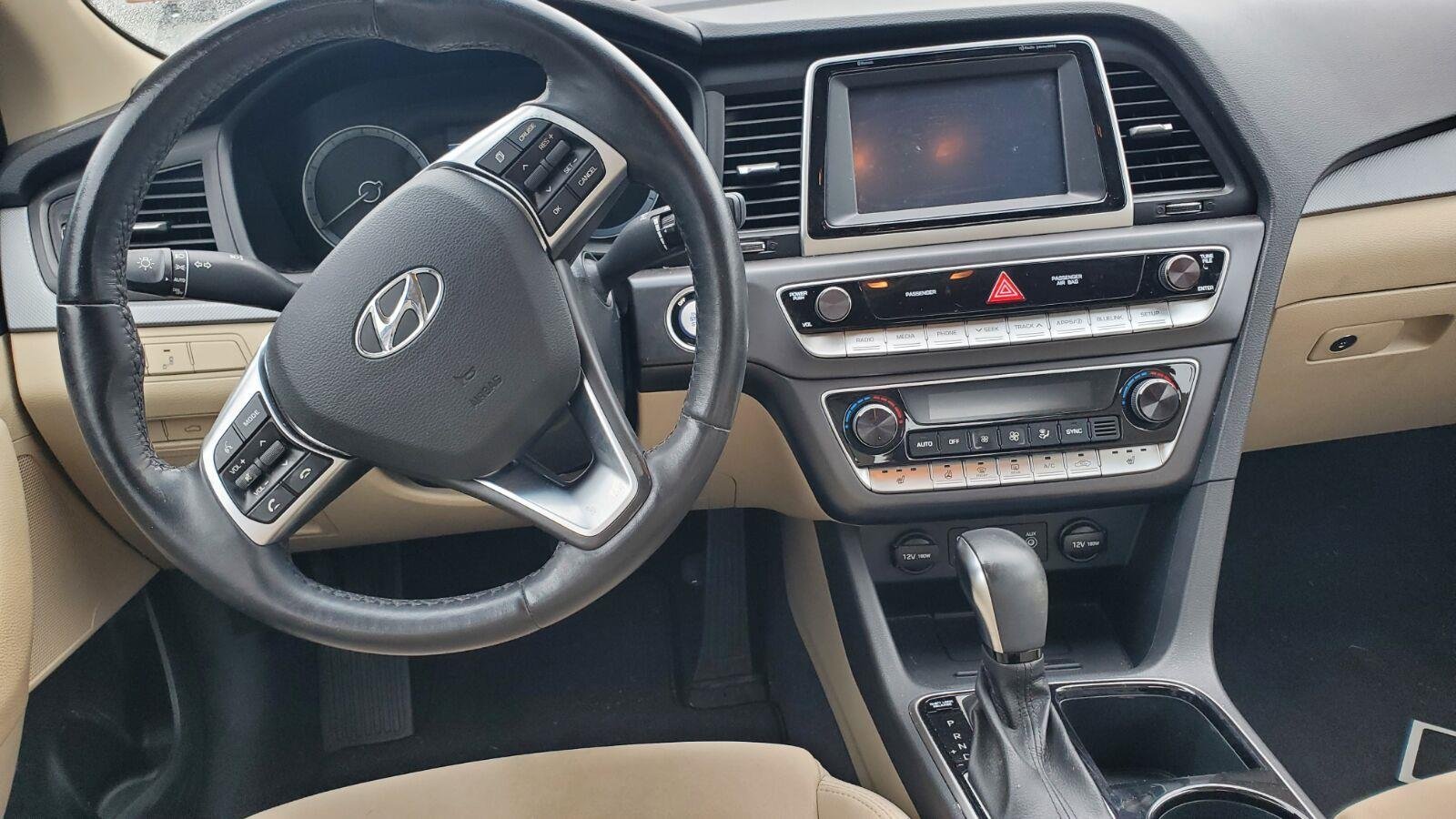 Used 2019 Phantom Black Hyundai SEL image 7