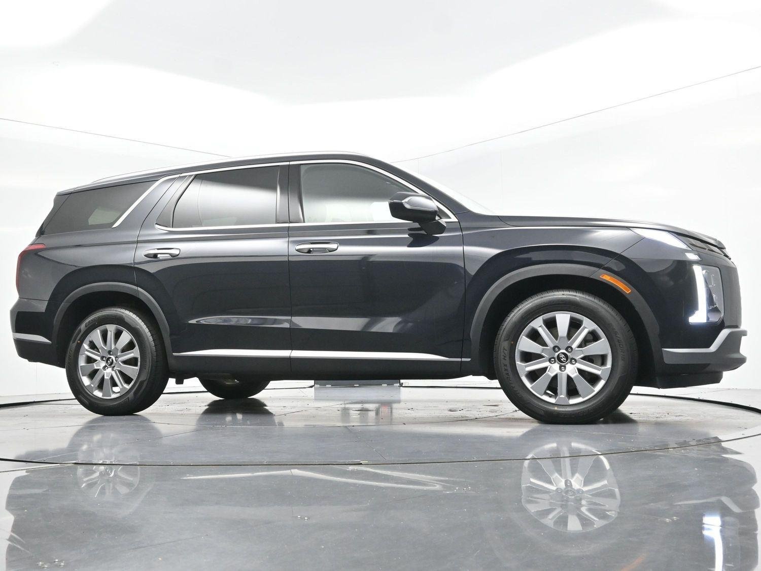 Used 2023 Moonlight Cloud Hyundai SEL image 42