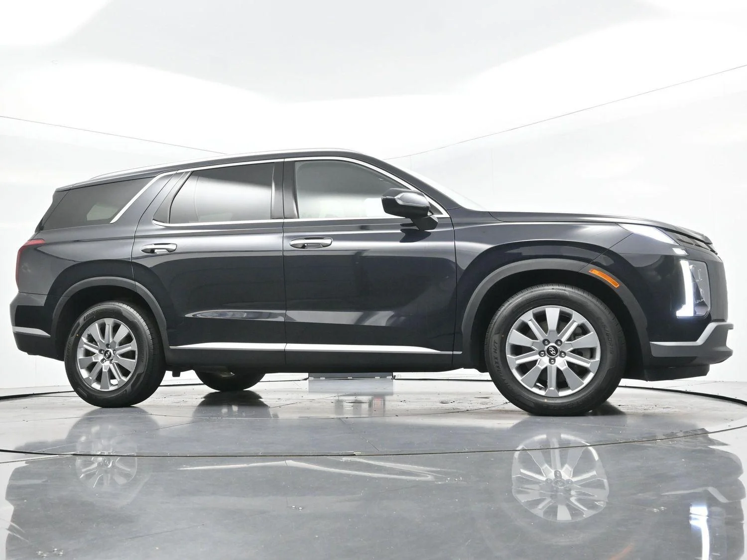 Used 2023 Moonlight Cloud Hyundai SEL image 42