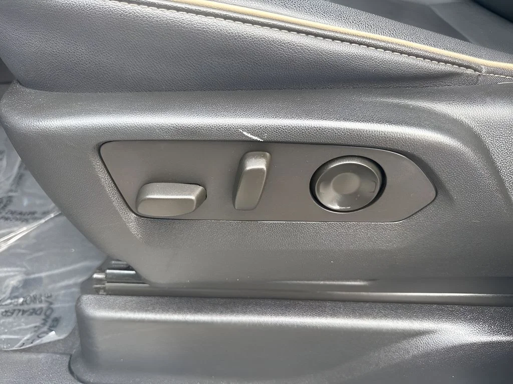 Used 2023 White Chevrolet Premier image 10