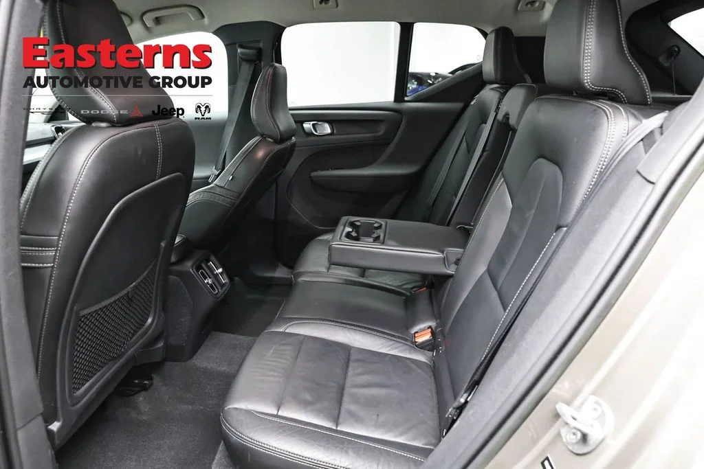 Used 2022 Brown Volvo Momentum image 17