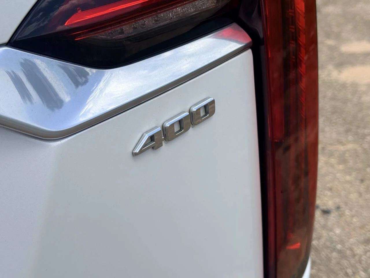 Used 2021 White Cadillac Premium Luxury 4x4 4dr SUV image 9