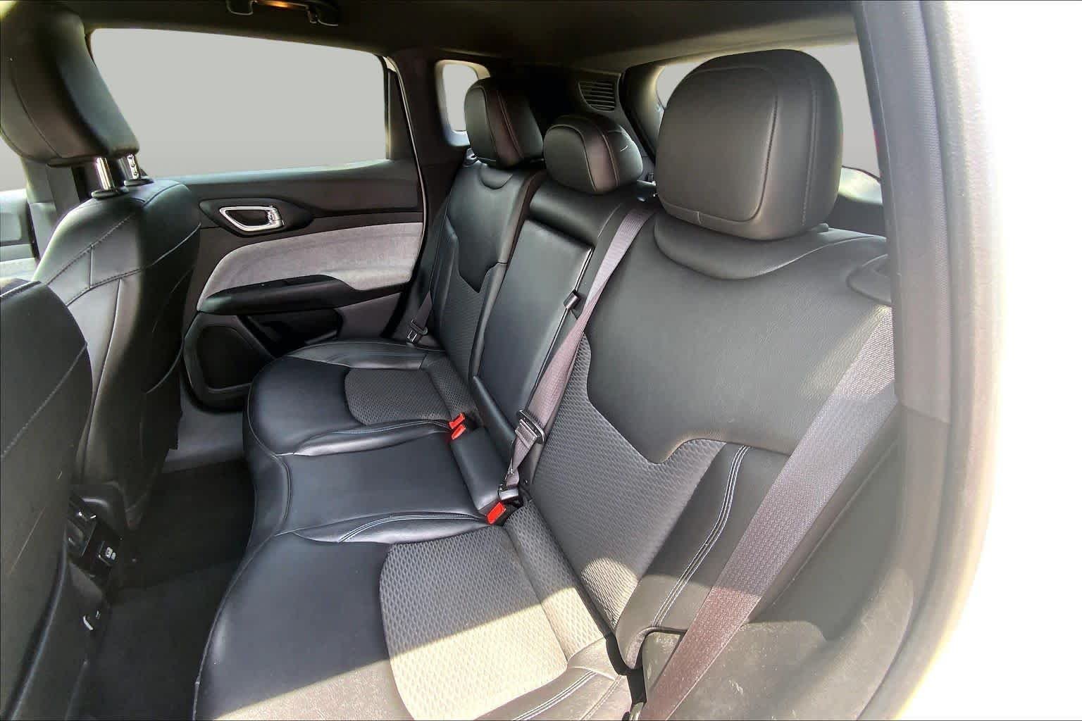 Used 2024 Bright White Clearcoat Jeep Latitude image 21